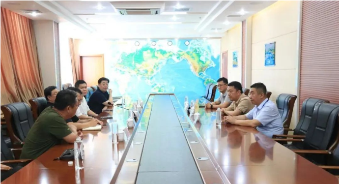 由“一帶一路”國(guó)際合作發(fā)展工作委員會(huì)組織的考察團(tuán)蒞臨山東省東營(yíng)市，對(duì)萬(wàn)達(dá)寶通輪胎進(jìn)行了深入的調(diào)研和考察。