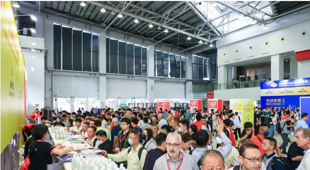 第二十一屆中國國際橡膠技術(shù)展覽會在上海新國際博覽中心N1-N4館，盛大開幕。此次展會由中聯(lián)橡膠股份有限公司主辦，中國天然橡膠協(xié)會作為協(xié)辦單位，共同打造了一個橡膠行業(yè)的盛會。