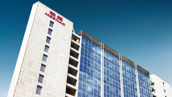 中國國際橡膠技術(shù)展高峰論壇上，軟控股份隆重發(fā)布了全新一代密煉車間整體解決方案，為橡膠工業(yè)帶來了創(chuàng)新的智能化變革。