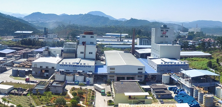 福建省三明市召開了一場民營經濟發(fā)展座談會，旨在聽取民營企業(yè)對產業(yè)發(fā)展的意見和建議。在會上，三明正元化工有限公司的董事長曾土兒分享了該公司的發(fā)展歷程和關于白炭黑產業(yè)的見解。