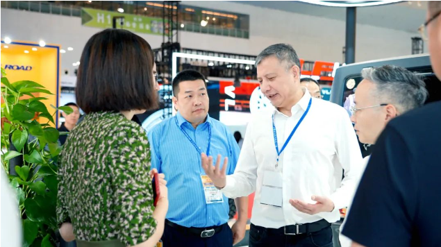 物產中大集團總裁宋宏炯一行到雄鷹輪胎視察指導