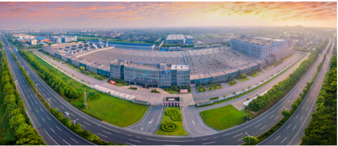 目前，國(guó)內(nèi)外輪胎行業(yè)正在迎來回暖，競(jìng)爭(zhēng)也日益激烈。通用股份表示，將依托海外雙基地優(yōu)勢(shì)，加強(qiáng)渠道區(qū)域化、產(chǎn)品差異化、品牌高端化，通過不斷提升綜合競(jìng)爭(zhēng)力，致力于為全球用戶提供更安全、更環(huán)保的產(chǎn)品和服務(wù)。