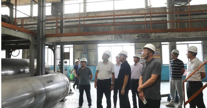 莒縣經(jīng)濟開發(fā)區(qū)黨工委委員、工會主席，縣化工新材料產(chǎn)業(yè)鏈副鏈長的翟峰樂一行前往九戶鎮(zhèn)進行深入調(diào)研。