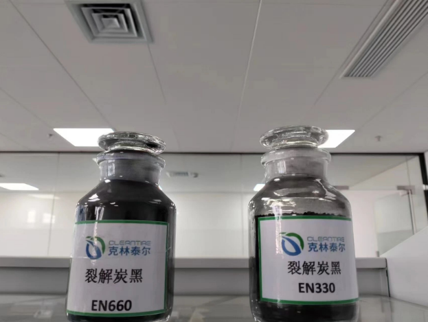 克林泰爾環(huán)保科技有限公司一直秉承著“綠色、循環(huán)”的理念，為解決廢橡膠的環(huán)境問題不斷努力。在中國國際橡膠技術(shù)展覽會展會上，該公司展示了其最新主營產(chǎn)品EN330和EN660，這兩款產(chǎn)品引起了專業(yè)人士的濃厚興趣。