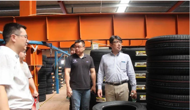 鄧祿普輪胎銷售有限公司董事長山田恒一先生、總經(jīng)理宮川義宏先生、副總經(jīng)理宗潘江先生等一行蒞臨利得集團，探討了鄧祿普輪胎在市場競爭激烈環(huán)境下所面臨的現(xiàn)狀、挑戰(zhàn)和產(chǎn)品升級策略。