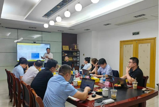 長期以來，住友橡膠與利得體系保持著緊密的合作伙伴關(guān)系，已經(jīng)合作超過20年。這次會議再次強調(diào)了雙方對鄧祿普品牌的深厚情感和堅定信念。在當(dāng)前行業(yè)發(fā)展面臨困難的時刻，雙方高層的決心和合作精神將有助于解決當(dāng)前的挑戰(zhàn)，開創(chuàng)更加光明的未來。