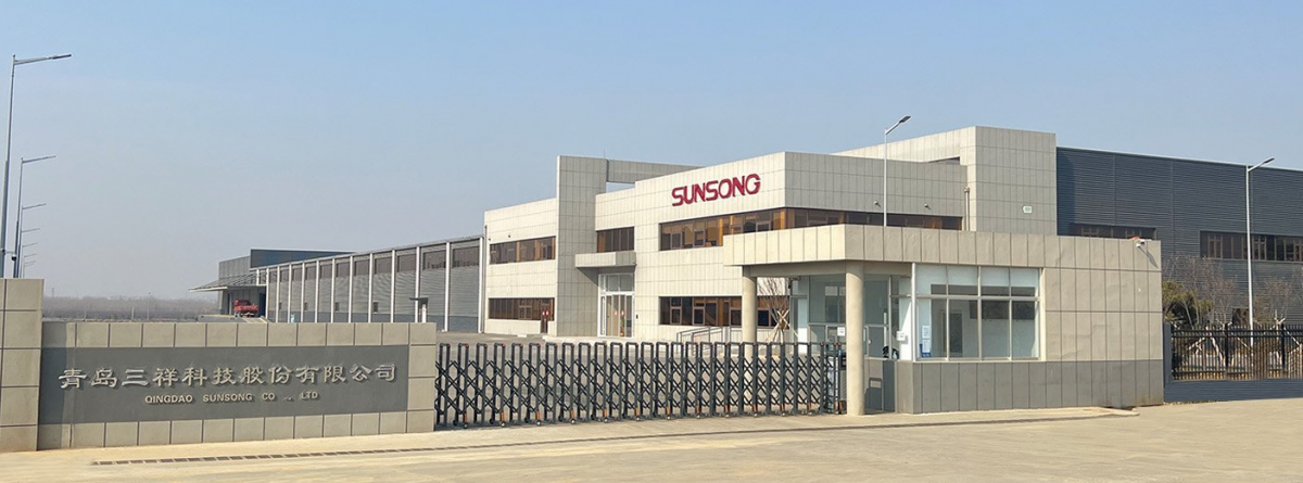 近日，三祥(泰國)有限公司新廠項目辦公樓喜封金頂。這座辦公樓作為項目全場3個大型單體中唯一鋼筋混凝土單體，是一座3層的框架結構建筑。