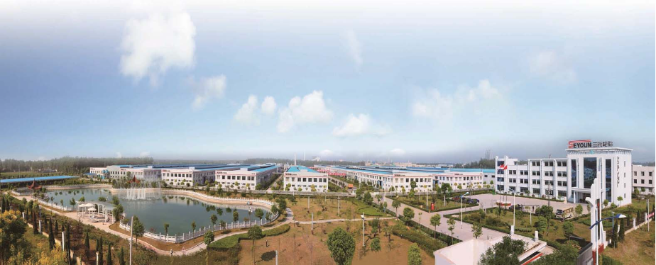 在參觀過程中，江蘇省副省長(zhǎng)胡廣杰對(duì)三元公司近年來在數(shù)字化、智能化方面取得的成就表示高度贊賞。他鼓勵(lì)企業(yè)繼續(xù)大力創(chuàng)新，不斷深耕，保持強(qiáng)勁生機(jī)活力，成為江蘇省數(shù)字經(jīng)濟(jì)樣板企業(yè)的典范。