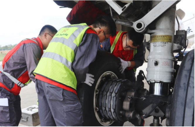 據(jù)了解，這次飛行試驗(yàn)是全國(guó)產(chǎn)航空輪胎裝機(jī)取證、獲得適航證書(shū)的關(guān)鍵環(huán)節(jié)之一。長(zhǎng)安航空的一位負(fù)責(zé)人表示：“擁有中國(guó)自己的民用航空輪胎一直是我們奮斗的目標(biāo)。隨著民航輪胎國(guó)產(chǎn)化，在不久的將來(lái)，一定會(huì)有越來(lái)越多的飛機(jī)裝配國(guó)產(chǎn)輪胎遨游天際!”