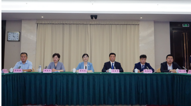 與會的涂料企業(yè)代表們紛紛對濮陽市營商環(huán)境表示贊賞，并表示將加強與濮陽政府的合作與交流，為濮陽涂料行業(yè)的高質(zhì)量可持續(xù)發(fā)展貢獻自己的力量。他們也一致認(rèn)為，濮陽市政府為企業(yè)提供的卓越環(huán)境和服務(wù)將為涂料行業(yè)的未來帶來更多新動能。這次會議不僅拉近了企業(yè)與政府之間的距離，也為濮陽涂料產(chǎn)業(yè)的可持續(xù)發(fā)展注入了新的活力。