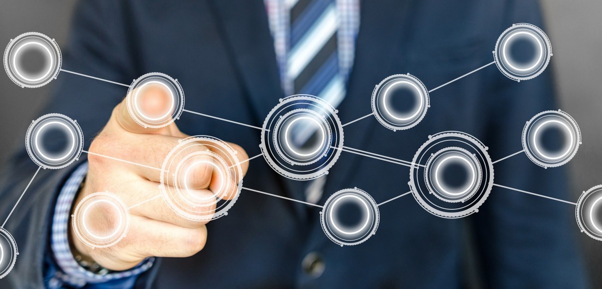 目前，駿鴻在美國(guó)、歐盟和中國(guó)等多個(gè)國(guó)家和地區(qū)已經(jīng)注冊(cè)了90多項(xiàng)專利，推出了近30種花紋和800多個(gè)規(guī)格尺寸的產(chǎn)品，涵蓋四季胎、全天候輪胎、冬季胎和缺氣保用輪胎，適用于各種地形路況，包括城市高速、全地形和泥地等。公司的發(fā)展不僅為地方經(jīng)濟(jì)做出了重要貢獻(xiàn)，還為中國(guó)與東盟國(guó)家之間的合作搭建了堅(jiān)實(shí)的橋梁。