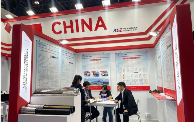 自2016年首次參加阿布扎比國際石油展以來，利通科技不斷創(chuàng)新，向全球客商展示了更多高附加值、低碳環(huán)保的高端裝備產(chǎn)品，為客戶持續(xù)創(chuàng)造更多價值，提升了中國企業(yè)品牌的價值和形象。未來，利通科技表示將繼續(xù)秉持“獨創(chuàng)引領(lǐng)、利他聚能”的發(fā)展戰(zhàn)略，堅守“以客戶為中心”的經(jīng)營觀念，加強原創(chuàng)性科技攻關(guān)，推出高精尖油氣勘探開發(fā)產(chǎn)品，與國內(nèi)外油服公司建立良好的合作關(guān)系，為全球非常規(guī)油氣資源高效開發(fā)提供硬核產(chǎn)品與技術(shù)支持，助力全球?qū)崿F(xiàn)“雙碳”目標。雖然2023 ADIPEC石油展已落幕，但利通科技“讓利通助力全球智造”的步伐將繼續(xù)前進。