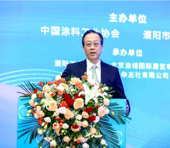 由中國(guó)涂料工業(yè)協(xié)會(huì)和濮陽(yáng)市人民政府合作舉辦的“2023亞太國(guó)際涂料產(chǎn)業(yè)發(fā)展大會(huì)”于近日在河南省濮陽(yáng)市盛大召開。會(huì)議的主題為“合作發(fā)展，共塑未來(lái)”，旨在推動(dòng)涂料行業(yè)朝著綠色可持續(xù)發(fā)展的方向邁進(jìn)，并探討涂料工業(yè)新材料和新技術(shù)的應(yīng)用與發(fā)展機(jī)遇。  大會(huì)期間，立邦投資有限公司副董事長(zhǎng)楊思成發(fā)表了主題為“用于科技創(chuàng)新 實(shí)踐低碳發(fā)展”的精彩演講。