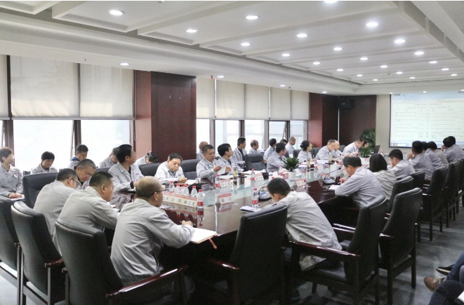 在會議上，西北橡膠公司市場部、財務(wù)資產(chǎn)部和生產(chǎn)保障部詳細(xì)通報了公司在9月份的工作進(jìn)展情況。各生產(chǎn)單位還就各自的專項工作進(jìn)行了充分的匯報、交流和協(xié)調(diào)，西北橡膠公司領(lǐng)導(dǎo)就相關(guān)工作進(jìn)行了詳細(xì)的安排和部署。