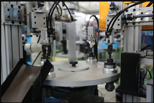 為了搶占市場商機，廣東天誠不僅加大了技術(shù)研發(fā)投入，還與高校合作建立了博士工作站，成立了廣州研發(fā)中心，專注于CAE分析等領(lǐng)域。公司還通過不斷提升智能化生產(chǎn)設(shè)備，實施技術(shù)創(chuàng)新項目，得到了工信部門的支持。