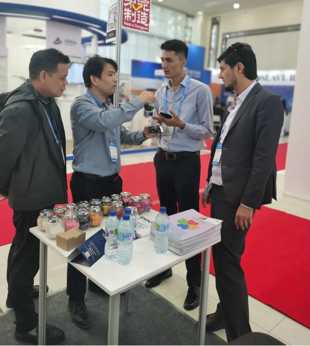 展會(huì)結(jié)束后，展團(tuán)一行前往當(dāng)?shù)厥袌?chǎng)進(jìn)行考察，并與客戶進(jìn)行面對(duì)面的交流，以了解市場(chǎng)的最新動(dòng)態(tài)、趨勢(shì)以及消費(fèi)者的需求。這將有助于企業(yè)更好地調(diào)整產(chǎn)品和策略，保持競(jìng)爭(zhēng)優(yōu)勢(shì)，并進(jìn)一步開拓國(guó)際新興市場(chǎng)。