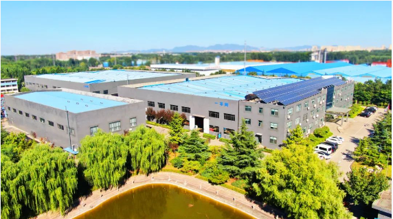 作為其中一員，山東華凌電纜有限公司自成立以來一直秉承著市場化運(yùn)作、專業(yè)化提升和科學(xué)化發(fā)展的理念。該公司聚焦核電領(lǐng)域、軌道交通、高端裝備、新材料等五大板塊，堅(jiān)守“創(chuàng)新引領(lǐng)發(fā)展”的企業(yè)理念。通過不斷加大科技創(chuàng)新的投入，不僅投入了大量資金、人力資源和技術(shù)支持，還持續(xù)提升了產(chǎn)品研發(fā)能力和技術(shù)水平，為企業(yè)在科技創(chuàng)新方面取得突破和發(fā)展創(chuàng)造了有力的支持。