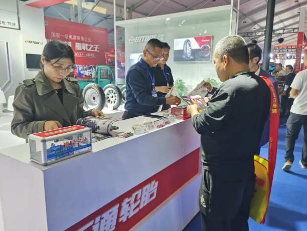 未來，正通輪胎表示將持續(xù)緊跟市場需求，迎合時代潮流，聚焦前瞻技術(shù)，致力于輪胎的研發(fā)和制造，以更高品質(zhì)的產(chǎn)品、更廣泛的渠道政策和更深度的終端互動，鞏固其在行業(yè)內(nèi)的地位，繼續(xù)引領(lǐng)輪胎產(chǎn)業(yè)的發(fā)展!