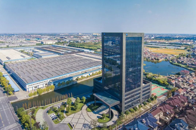 江蘇省財(cái)政廳、省科技廳聯(lián)手發(fā)布了2023年度省科技成果轉(zhuǎn)化專項(xiàng)資金項(xiàng)目的立項(xiàng)文件。其中，江蘇興達(dá)鋼簾線股份有限公司的“重載輪胎用高強(qiáng)度耐疲勞胎圈鋼絲(圈)研發(fā)及產(chǎn)業(yè)化”項(xiàng)目成功脫穎而出，獲得了省級(jí)資助經(jīng)費(fèi)高達(dá)1000萬元。