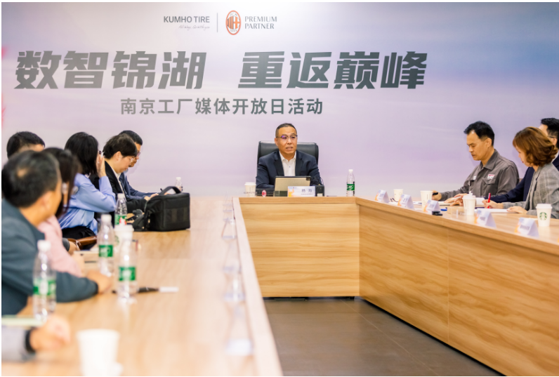 除了在研發(fā)、產(chǎn)品、智能制造等方面的發(fā)展，錦湖輪胎還通過各種賽事營銷活動和投資進一步提升其品牌形象，如與意大利AC米蘭球隊簽訂高級合作伙伴關(guān)系。錦湖輪胎的持續(xù)努力和創(chuàng)新在其業(yè)績和可持續(xù)經(jīng)營方面都取得了顯著的成就。