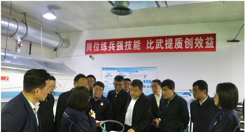 他還強調(diào)了持續(xù)加大環(huán)?？破招麄髁Χ鹊闹匾?，認為這是提升全民環(huán)保意識的關(guān)鍵一環(huán)。只有通過全民共同的努力，才能引領(lǐng)全社會一起關(guān)注并參與大氣污染防治工作，形成全民參與、人人監(jiān)督的積極氛圍，最終決心打贏關(guān)中地區(qū)大氣污染治理的攻堅戰(zhàn)。