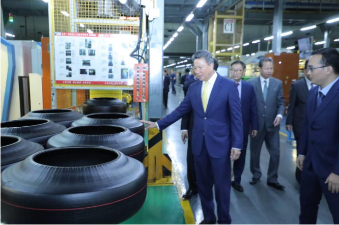 柬埔寨副首相孫占托于10月21日訪問廣州，考察了多家企業(yè)，其中包括廣州工業(yè)投資控股集團有限公司。