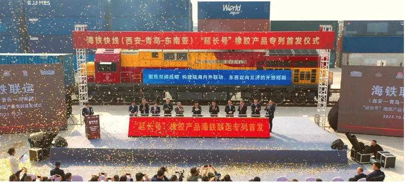 這次“延長號”海鐵聯(lián)運(yùn)專列的首發(fā)，得益于延長石油依托西安國際港務(wù)區(qū)平臺，充分發(fā)揮中遠(yuǎn)海運(yùn)物流優(yōu)勢，進(jìn)一步延伸企業(yè)服務(wù)鏈條，提升客戶體驗，以此擴(kuò)大“一帶一路”沿線業(yè)務(wù)規(guī)模的具體實踐。