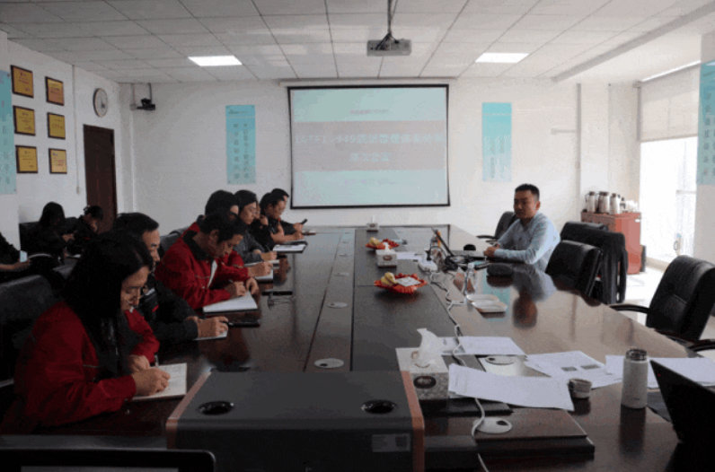 此次審核分為兩組，覆蓋了公司各個(gè)工作流程體系，對公司的風(fēng)險(xiǎn)管理、體系運(yùn)行、接單發(fā)貨、顧客反饋、新品開發(fā)以及變更控制等方面進(jìn)行了詳細(xì)檢查。各部門積極合作，遇到問題時(shí)虛心請教，審核專家以專業(yè)的視角提供了詳細(xì)的指導(dǎo)和解釋，審核過程中的溝通流暢，緊張而有序。