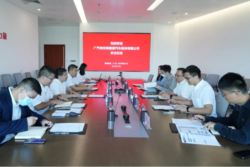 黃埔輪胎公司總經(jīng)理王林龍熱情接待了來訪的廣汽埃安代表團(tuán)。鄭純麒在會談中提到，當(dāng)前中國的汽車產(chǎn)業(yè)供應(yīng)鏈正面臨諸多挑戰(zhàn)，這促使各企業(yè)尋求合作與創(chuàng)新，以更好地應(yīng)對未來的發(fā)展。