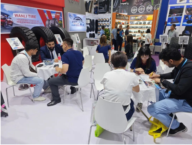 第134屆廣交會于10月15日盛大開幕，吸引了眾多國際外商前來采購，其中以廣東省的萬力輪胎公司備受矚目。