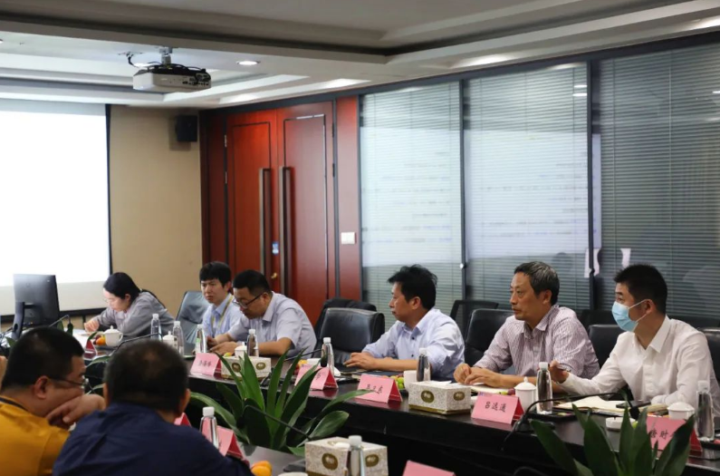 在寧海縣科協(xié)主席吳衛(wèi)東、建新黨總支書記、工會主席陳春學(xué)、科協(xié)主席呂遠通、科協(xié)副主席潘斌等人陪同下，教授專家團隊參觀了建新的試驗中心和減震工廠，深入了解了該公司工業(yè)操作系統(tǒng)及其在減震配件制造等領(lǐng)域的實際應(yīng)用。