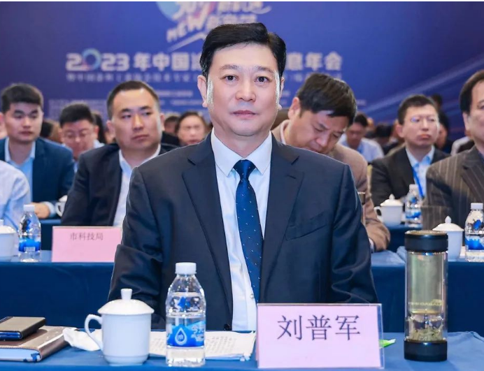 劉普軍強(qiáng)調(diào)，明光作為全國首批“綠色涂料園區(qū)”，在涂料產(chǎn)業(yè)領(lǐng)域取得了顯著的成就。他表示，明光已成為長三角經(jīng)濟(jì)帶上一顆璀璨明珠，著力打造“中國綠色涂料之都”，為實(shí)現(xiàn)“工業(yè)強(qiáng)市、產(chǎn)業(yè)興市、生態(tài)立市”的戰(zhàn)略目標(biāo)貢獻(xiàn)了巨大力量。