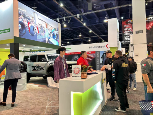 眾多新老客戶紛紛前來咨詢和洽談合作事宜。據(jù)悉，展會首日，通用股份就已經(jīng)接收了來自北美、南美和中美洲等地的眾多輪胎經(jīng)銷商訂單。