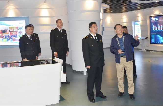 天津海關(guān)黨委紀(jì)檢組組長(zhǎng)、黨委委員沈善庚于11月2日蒞臨賽象集團(tuán)展開(kāi)考察訪問(wèn)。賽象集團(tuán)董事長(zhǎng)張建浩親自接待了這次重要的訪問(wèn)團(tuán)隊(duì)，而天津海關(guān)監(jiān)察室副主任陶志國(guó)、南開(kāi)海關(guān)黨委書(shū)記關(guān)長(zhǎng)李承春、天津海關(guān)黨委第八派駐紀(jì)檢組組長(zhǎng)賈靖、南開(kāi)海關(guān)辦公室主任李欣毅也陪同參觀。賽象科技副總經(jīng)理張繼梁和副總經(jīng)理王紅軍也參加了接待活動(dòng)。