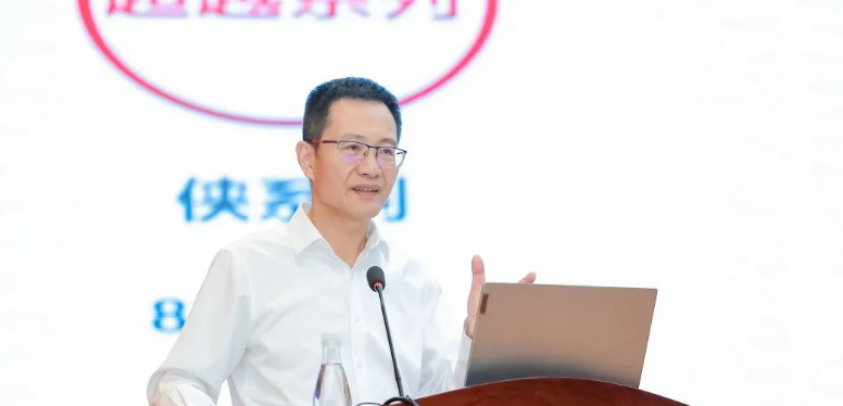 來(lái)自全國(guó)70多家最強(qiáng)新銳門店的代表齊聚中策橡膠總部，共同參與“正向銷售”交流活動(dòng)，探討如何實(shí)現(xiàn)高質(zhì)量發(fā)展的目標(biāo)。中策橡膠集團(tuán)高級(jí)副總經(jīng)理葛國(guó)榮在會(huì)上發(fā)表主題講話，他首先對(duì)充滿活力的新銳伙伴們表示了熱烈歡迎。