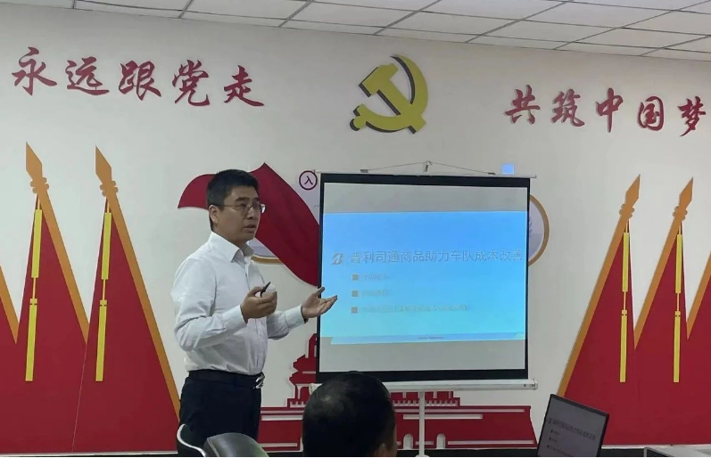 普利司通中國投資有限公司董錚課長在會上詳細解讀了“普利司通”輪胎的特點、優(yōu)點以及如何實現(xiàn)省油，為廣大物流企業(yè)實現(xiàn)成本降低提供了實質(zhì)性的支持。