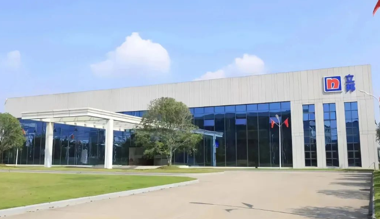 近日，工業(yè)和信息化部公布了2023年度智能制造示范工廠揭榜單位和優(yōu)秀場(chǎng)景名單，立邦涂料(湖北)有限公司成功入圍2023年度智能制造優(yōu)秀場(chǎng)景。