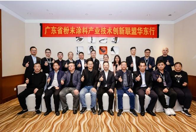 在沙龍的討論環(huán)節(jié)，與會(huì)嘉賓就粉末涂料行業(yè)的現(xiàn)狀和熱點(diǎn)議題展開(kāi)了激烈的頭腦風(fēng)暴，為行業(yè)當(dāng)前面臨的問(wèn)題提出了各自的見(jiàn)解和建議。